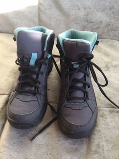 Спортивные ботинки