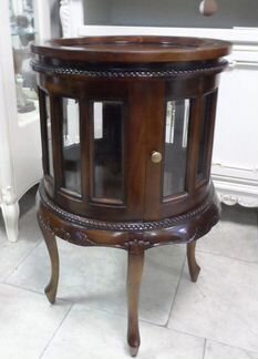 Столик-бар из массива резной