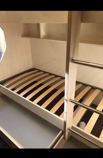 Кровать двухьярусная