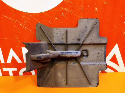 Кронштейн панели кузова задний левый Mercedes