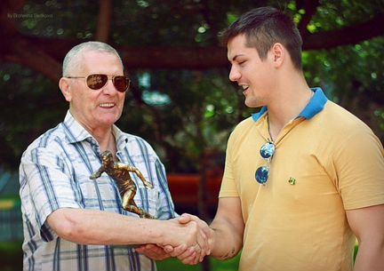 Бронзовая статуэтка Легенды футбола-Понедельник вв