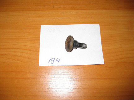 Ось с заплечиком M8 Scania