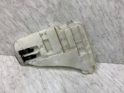 Бачок омывателя на BMW F10 f11 f07 f02 f01