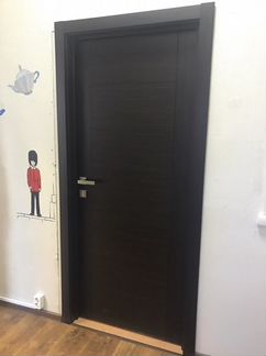 Дверь Mario Rioli цвета венге в полном комплекте