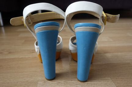 Эффектные босоножки