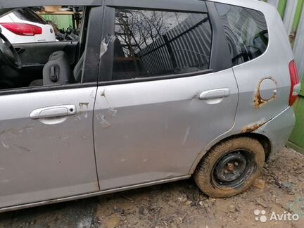 Дверь задняя левая Honda Fit / Jazz 2001