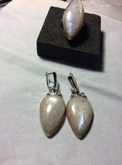 Продам кольцо и серьги с беломоритом