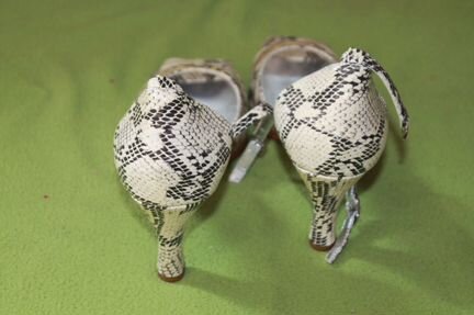 Босоножки новые