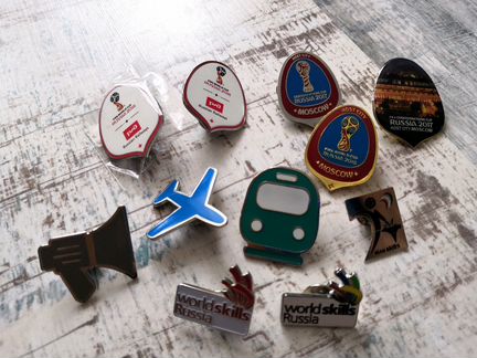 Современные и советские значки