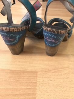 Босоножки Mustang