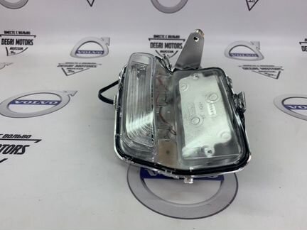 Дхо правый в передний бампер Volvo XC60 2014-2018