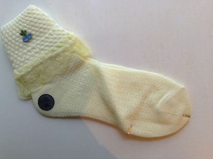 Продаю новые нарядные носочки для девочки. 2 пары