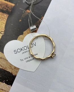 Золотое кольцо с фианитом Swarovski