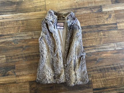 Жилет из искусственного меха Bershka