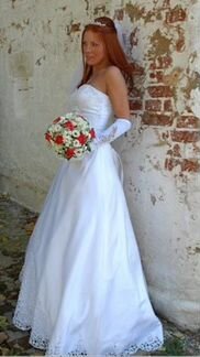 Свадебное платье с шлейфом