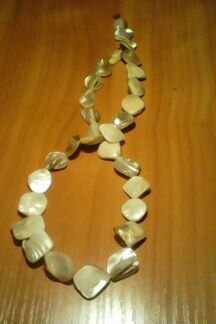 Бусы из перламутра