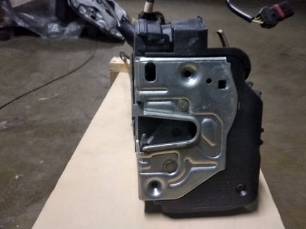 Замок двери Мерседес w211