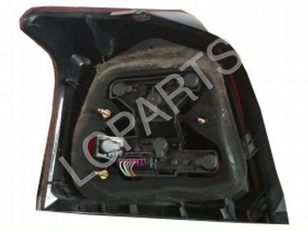 Фонарь задний правый Toyota Avensis