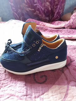 Кроссовки 37 размер синие со стразами