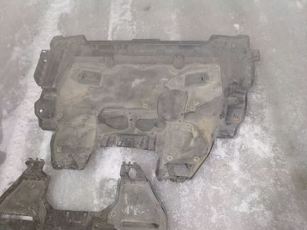 Пластиковый пыльник защита субару