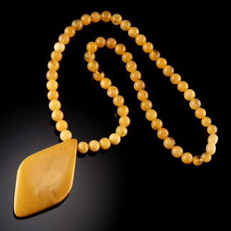 Кулон из натурального янтаря 