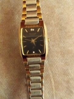 Женские часы westar на металлическом браслете