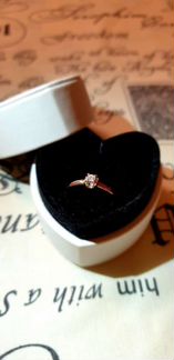 Кольцо золотое с бриллиантом sunlight новое