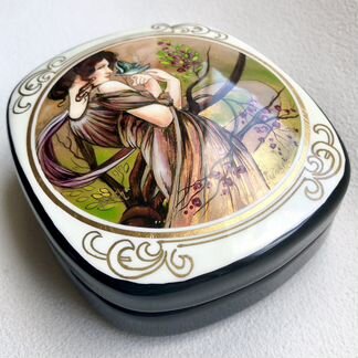 Шкатулка с росписью Федоскино 