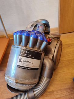 Пылесос Dyson DC22 + разные насадки