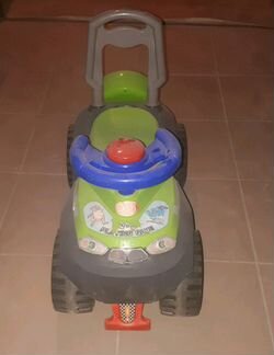 Каталка-машинка