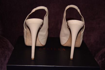 Бежевые босоножки Le Silla на шпильке и платформе