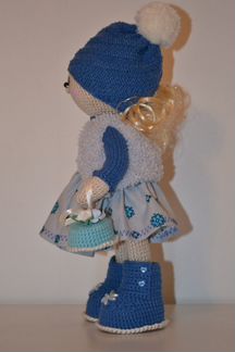 Кукла вязаная ручной работы