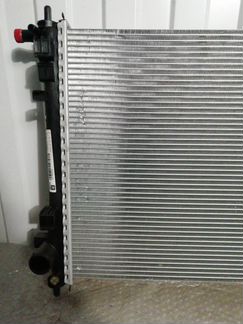 Радиатор охлаждения двигателя Opel Insignia 2.0