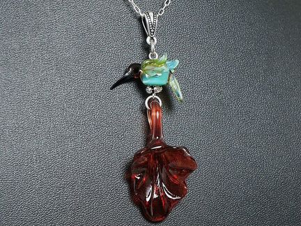Подвеска Колибри и цветок №2 (авторский лампворк)