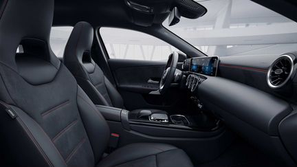 Mercedes-Benz A-класс 1.3 AMT, 2020