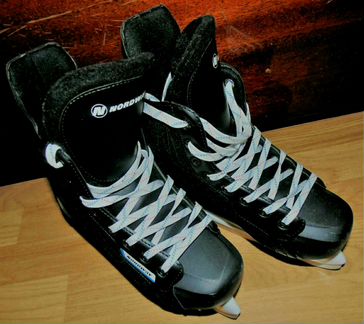 Хоккейные коньки