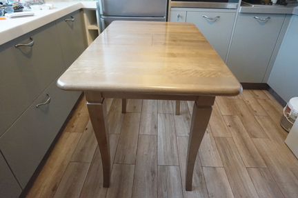 Стол кухонный