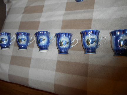 Красивый чайный сервиз и кофейный сервиз